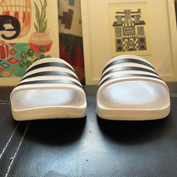 (men’s) adidas • white & black open toe pool flip flops - Picture 3 of 16